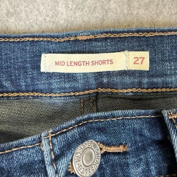 Levis Women Size 27 Mid Length Denim Shorts Blue Distressed 4" Inseam Cuffed Hem - Picture 5 of 7